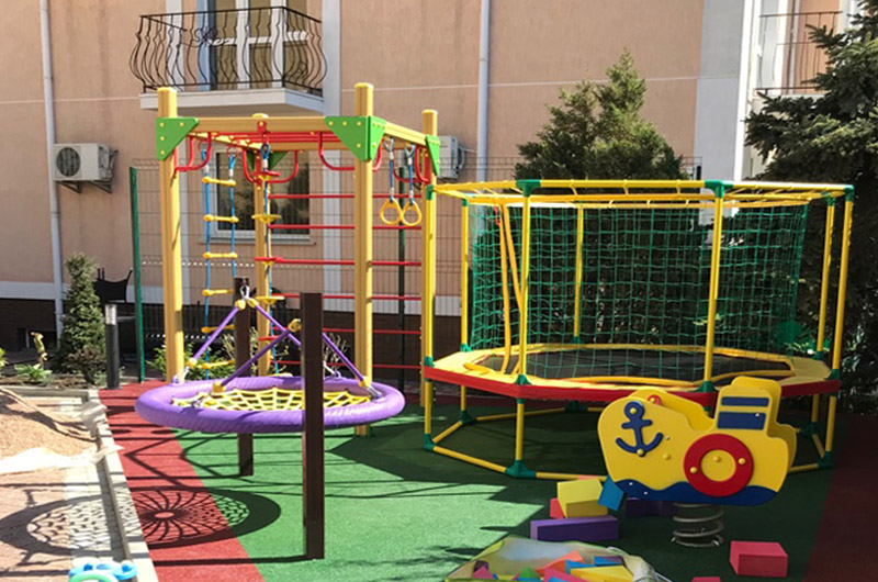 отдых на Западном берегу Крыма с детской площадкой фото